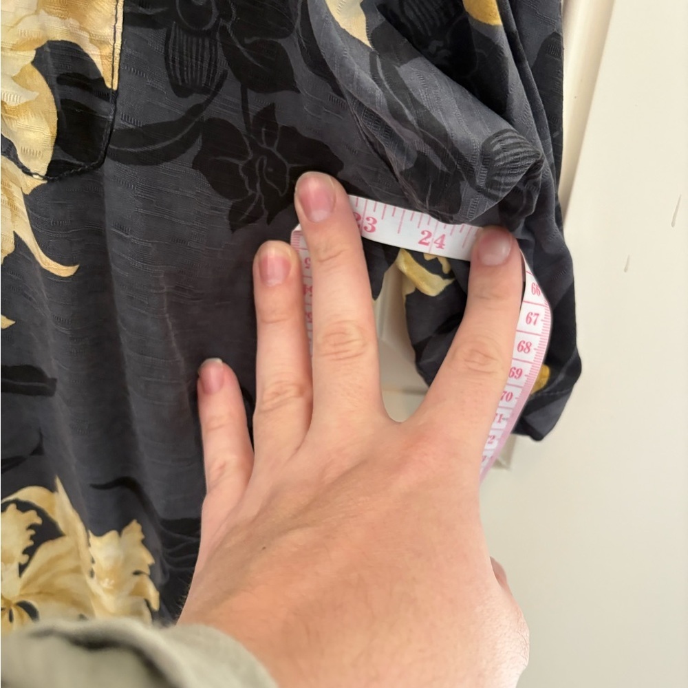 Tommy Bahama men's 100% silk short-sleeve Hawaiian shirt Size XL - Picture 6 of 7